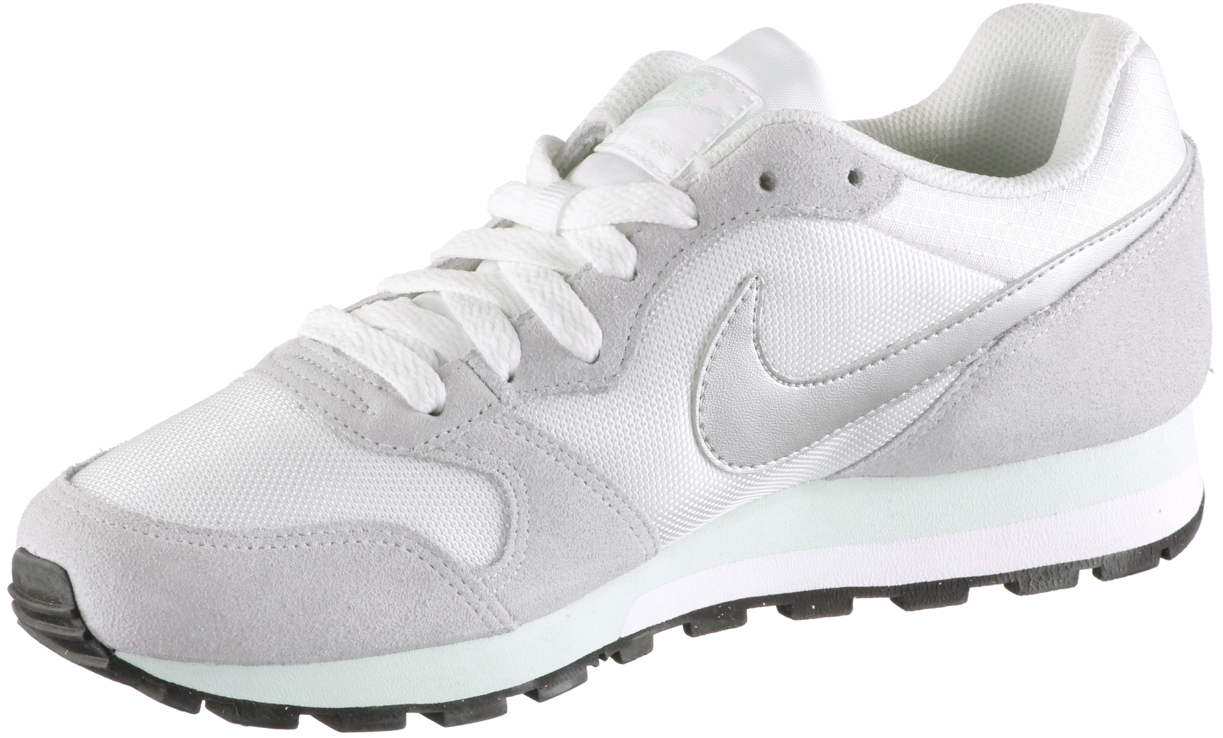 Nike MD Runner 2 Sneaker Damen white mtllc silver fiberglass im Online Shop von SportScheck kaufen