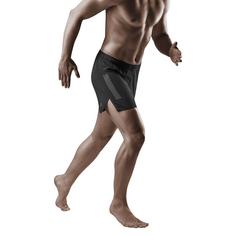 Rückansicht von CEP Race Loose Fit Funktionsshorts Herren black