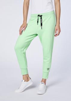 Rückansicht von Chiemsee Sweathose Freizeithose Damen Neptune Green