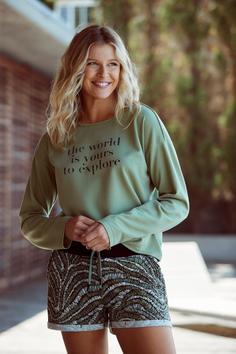 Rückansicht von Lascana Relaxshorts Sweatshorts Damen schwarz-gemustert