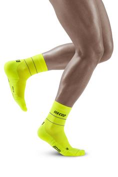 Rückansicht von CEP Reflective Mid Cut Laufsocken Herren neon yellow