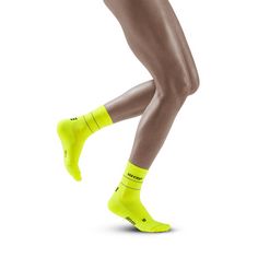 Rückansicht von CEP Reflective Mid Cut Laufsocken Damen neon yellow