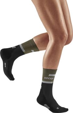 Rückansicht von CEP THE RUN COMPRESSION SOCKS MID CUT Laufsocken Damen olive/black