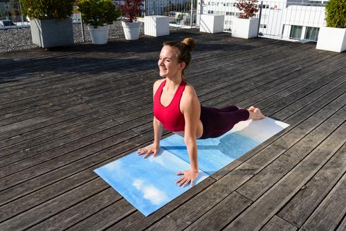 Rückansicht von YOGISTAR Matte treetop view