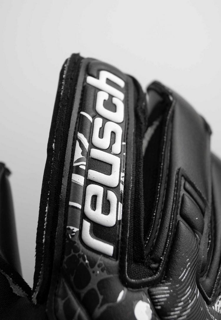 Reusch Reusch Attrakt Infinity Resistor AdaptiveFlex Torwarthandschuhe - 7700 black - 2 | SportScheck