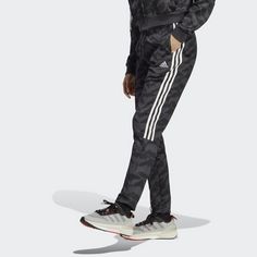 Rückansicht von adidas Tiro Suit Up Lifestyle Trainingshose Trainingshose Damen Carbon / Black / Multicolor / White