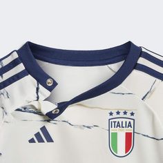 Rückansicht von adidas Italien 23 Mini-Auswärtsausrüstung Fußballtrikot Kinder Off White