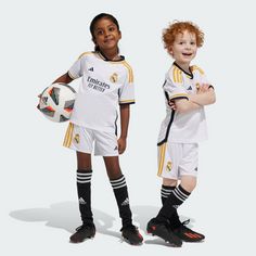 Rückansicht von adidas Real Madrid 23/24 Mini-Heimausrüstung Fußballtrikot Kinder White