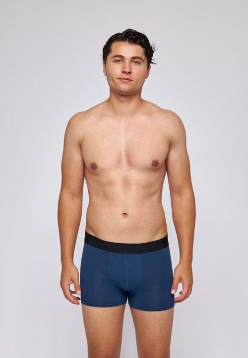 Rückansicht von Snocks Boxershorts ohne Logo aus Bio-Baumwolle Boxershorts Herren blau