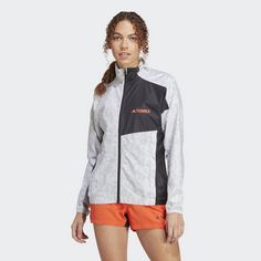 Rückansicht von adidas TERREX Trail Running Windjacke Trainingsjacke Damen White / Grey Two