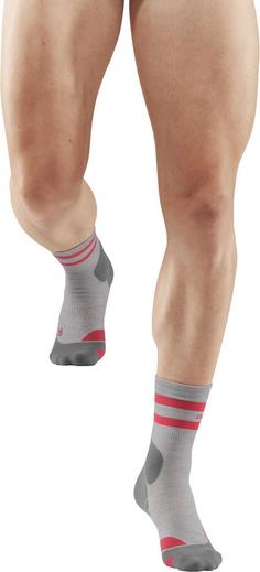 Rückansicht von CEP HIKING 80's COMPRESSION SOCKS MID CUT Laufsocken Herren light grey/red