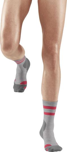 Rückansicht von CEP HIKING 80's COMPRESSION SOCKS MID CUT Laufsocken Damen light grey/red