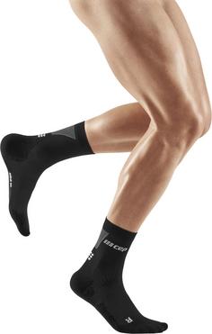 Rückansicht von CEP ULTRALIGHT COMPRESSION SOCKS MID CUT Laufsocken Herren black/grey