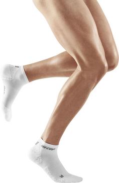 Rückansicht von CEP ULTRALIGHT COMPRESSION SOCKS LOW CUT Laufsocken Herren white