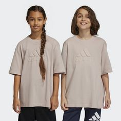Rückansicht von adidas Future Icons Logo Piqué T-Shirt T-Shirt Kinder Wonder Taupe