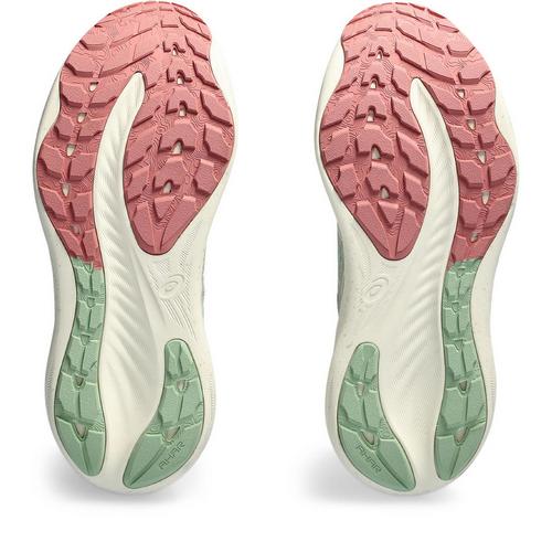 Rückansicht von ASICS GEL-NIMBUS™ 26 TR Trailrunning Schuhe Damen beige / rosa