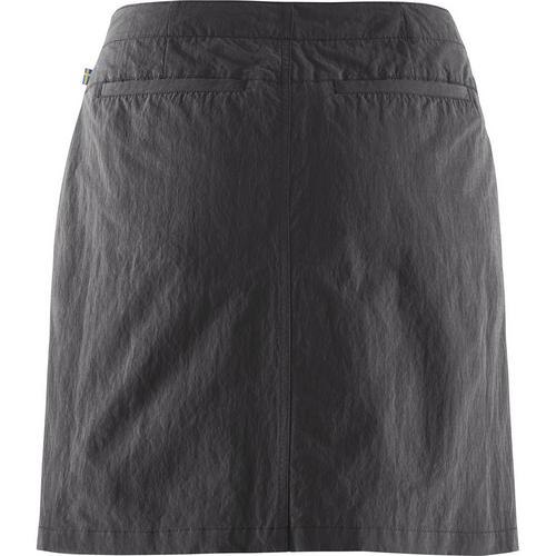 Rückansicht von FJÄLLRÄVEN Travellers MT Skort Outdoorrock Damen Dunkelgrau