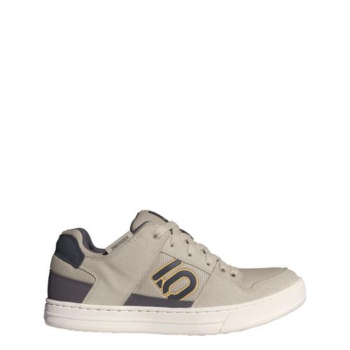Rückansicht von adidas FIVE TEN FREERIDER MOUNTAINBIKING-SCHUH Fahrradschuhe Damen Putty Grey / Carbon / Oat