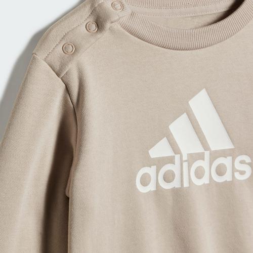 Rückansicht von adidas Badge of Sport Jogginganzug Trainingsanzug Kinder Wonder Beige / White