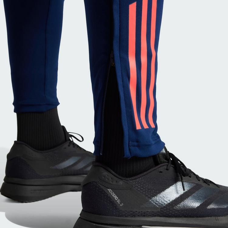 adidas adidas Manchester United Tiro 24 Trainingshose Trainingshose Herren - Night Indigo / Bright Red - 1 | SportScheck