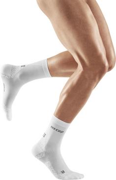 Rückansicht von CEP ULTRALIGHT COMPRESSION SOCKS MID CUT Laufsocken Herren white