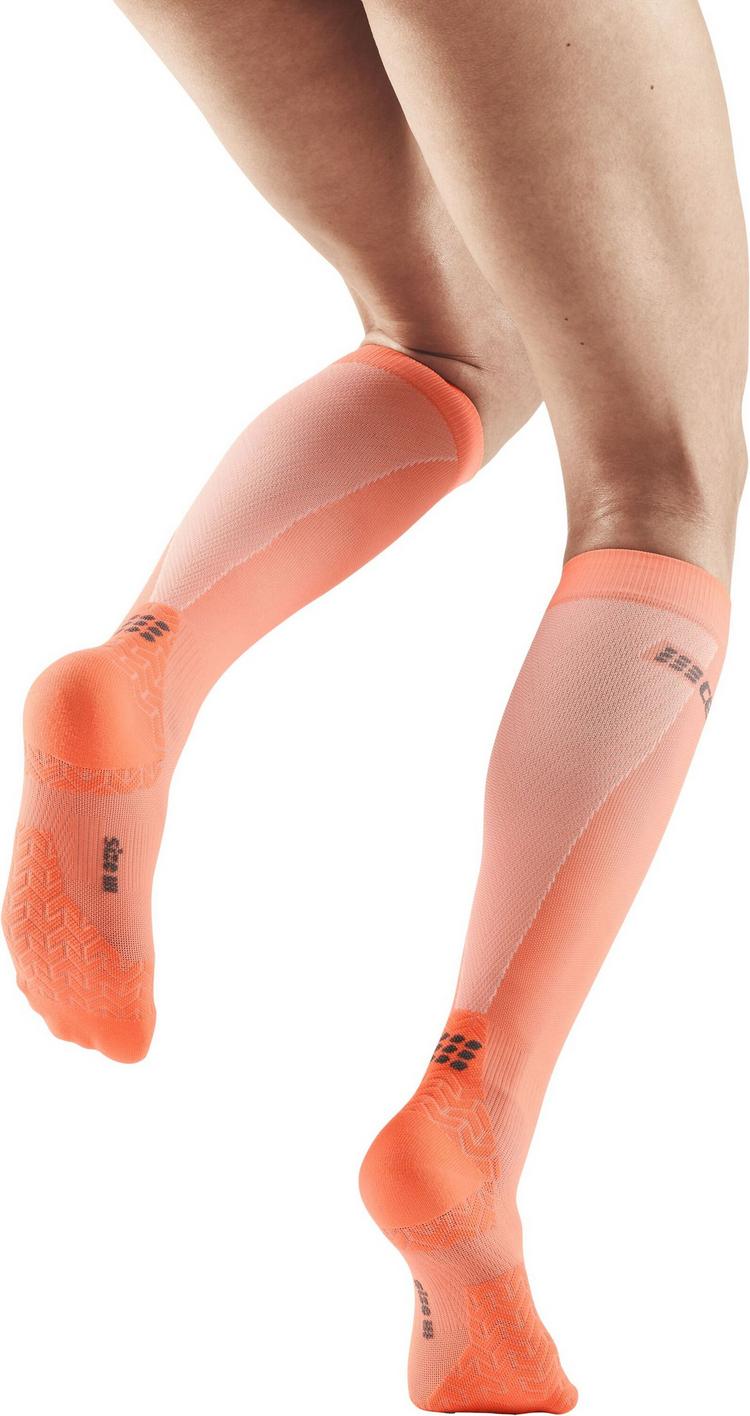 CEP CEP ULTRALIGHT COMPRESSION SOCKS KNEE-HIGH Socken Damen - coral/cream - 1 | SportScheck