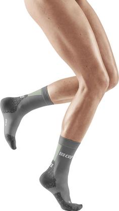 Rückansicht von CEP ULTRALIGHT COMPRESSION SOCKS MID CUT Laufsocken Damen grey/lime