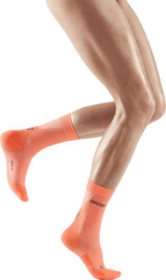 Rückansicht von CEP ULTRALIGHT COMPRESSION SOCKS MID CUT Laufsocken Damen coral/cream