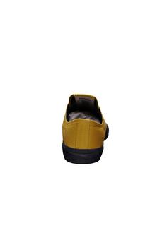 Rückansicht von ethletic Black Cap Lo Cut Sneaker Mustard Yellow P Jet Black