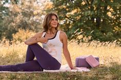 Rückansicht von YOGISTAR OM Funktionsshirt Damen weiß