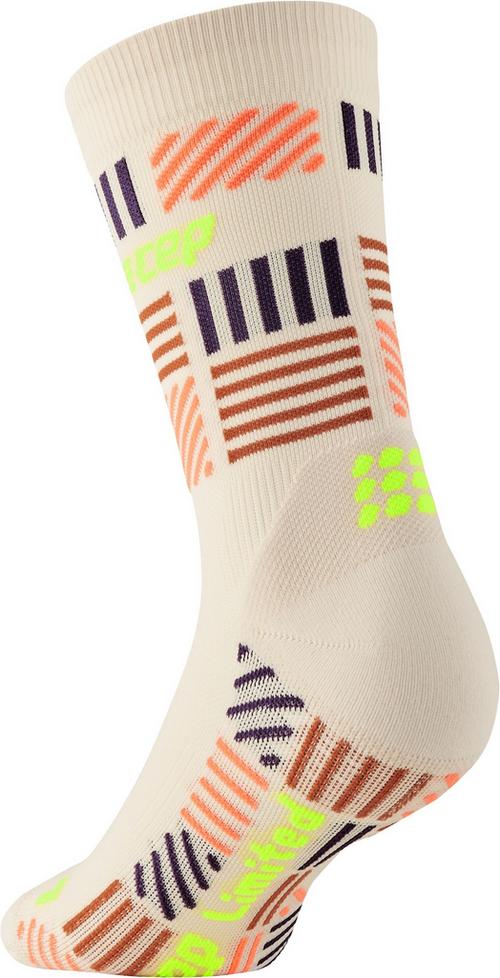 Rückansicht von CEP MID CUT THE RUN LIMITED KOMPRESSION Laufsocken Damen cream/neon yellow