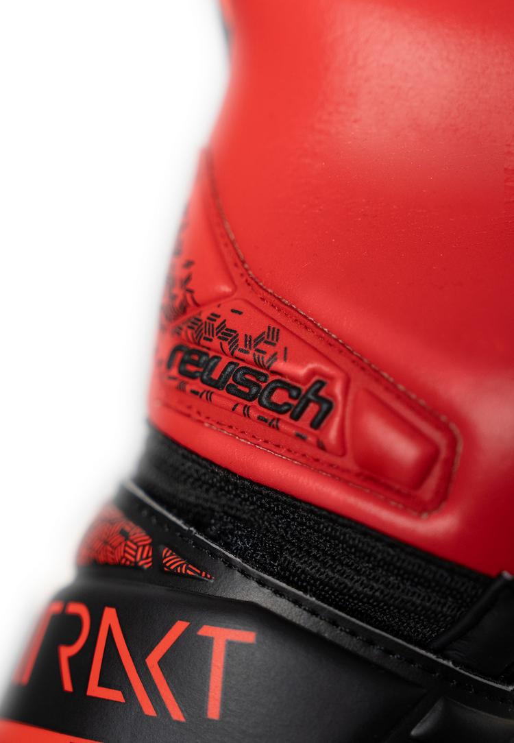 Reusch Reusch Attrakt Freegel Silver NC Junior Torwarthandschuhe - 7805 black/red - 4 | SportScheck