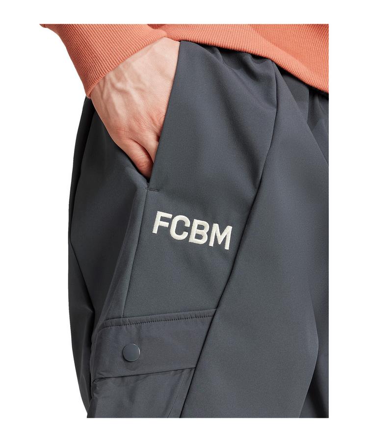 adidas adidas FC Bayern M&uuml;nchen SZN Trainingshose Trainingshose - grau - 0 | SportScheck