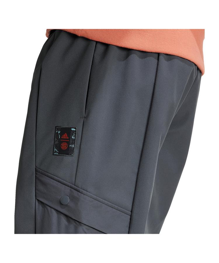 adidas adidas FC Bayern M&uuml;nchen SZN Trainingshose Trainingshose - grau - 1 | SportScheck