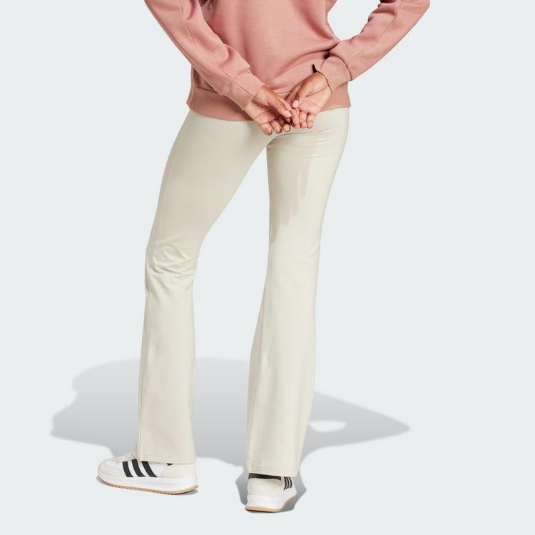 adidas adidas Essentials Small Logo Flared Leggings Leggings Damen - Beige / White - 1 | SportScheck