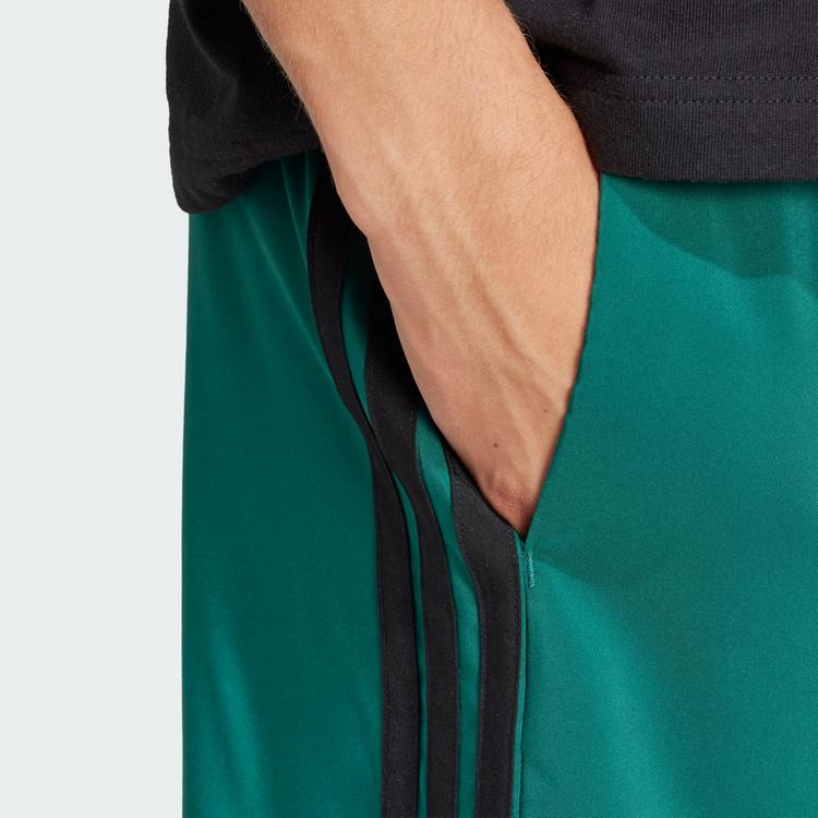 adidas adidas Essentials 3-Streifen Chelsea Shorts Funktionsshorts Herren - Collegiate Green / Black - 1 | SportScheck