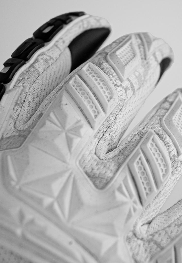 Reusch Reusch Attrakt Freegel Infinity Torwarthandschuhe - white / black - 3 | SportScheck