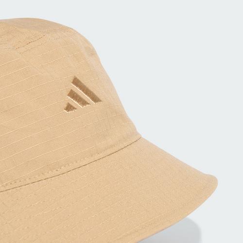 Rückansicht von adidas Sportswear Classic Stoffhut Hut Warm Sandstone / Black