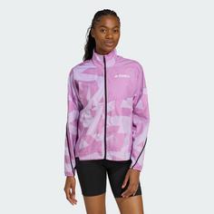 Rückansicht von adidas Terrex Multi Printed Windjacke Laufjacke Damen Preloved Purple / Powder Plum
