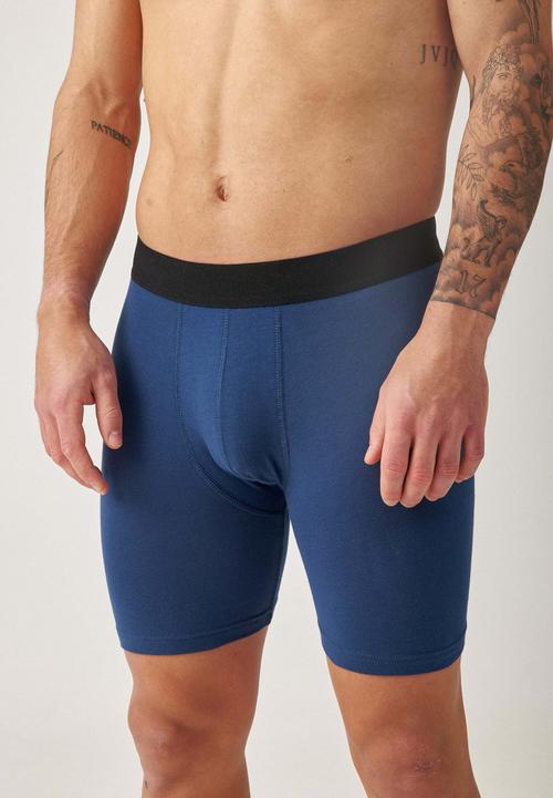 Rückansicht von Snocks Boxershorts mit längerem Bein Boxershorts Herren blau