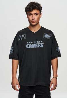 Rückansicht von Re:Covered NFL Chiefs KC 60 Oversized Printshirt Herren Black