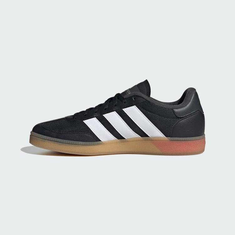 adidas adidas Spezial-Trainingsschuhe Fitnessschuhe - Core Black / Chalk White / Lucid Red - 5 | SportScheck