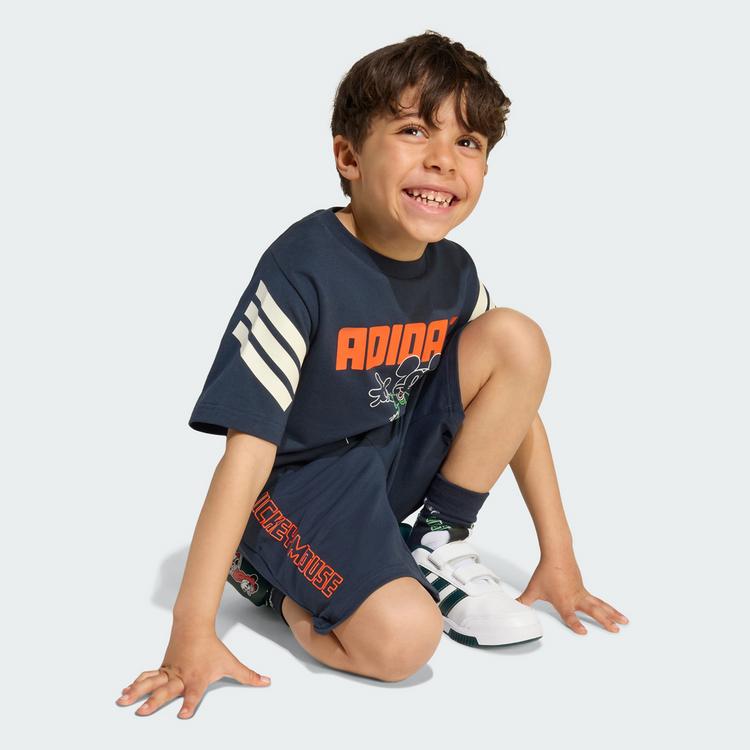 adidas adidas Disney Micky Maus T-Shirt-Set Kinder Trainingsanzug Kinder - Aurora Ink / Off White / Impact Orange - 1 | SportScheck