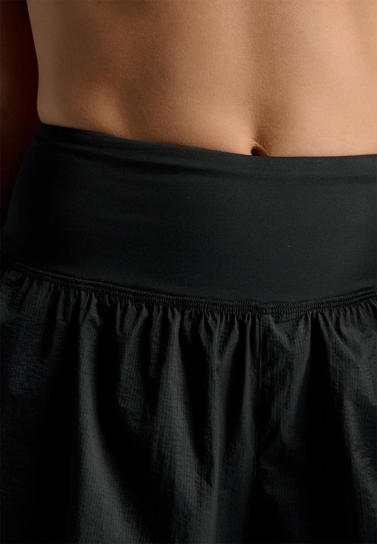 2XU 2XU Aero Hi-Rise 2-in-1 3 Inch Shorts Funktionsshorts Damen - black-silver reflective - 6 | SportScheck