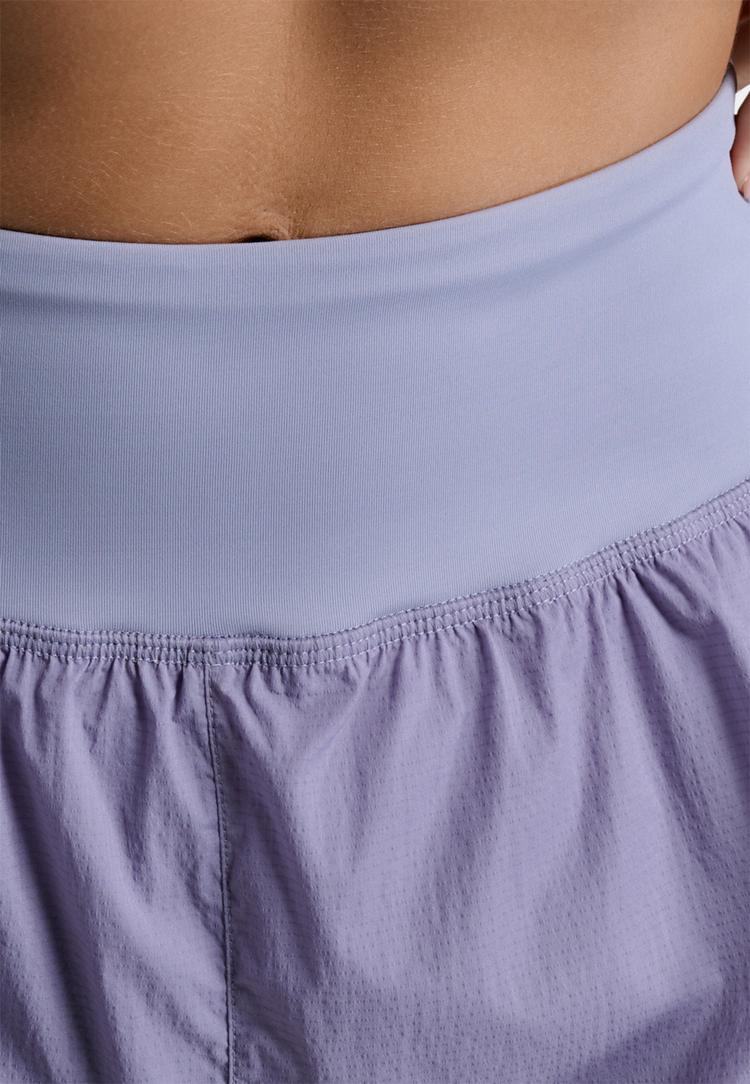 2XU 2XU Aero Hi-Rise 2-in-1 3 Inch Shorts Funktionsshorts Damen - digital lilac-white reflective - 5 | SportScheck