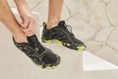 Rückansicht von John Devin Sneaker Sneaker schwarz gelb