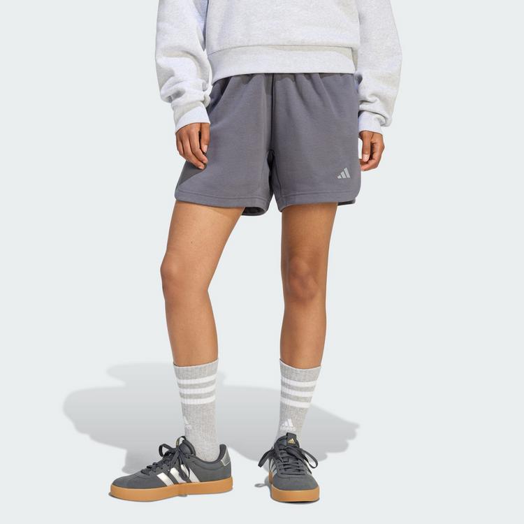adidas adidas 3-Streifen Studio Fleece Loose Shorts Funktionsshorts Damen - Aurora Onix - 0 | SportScheck