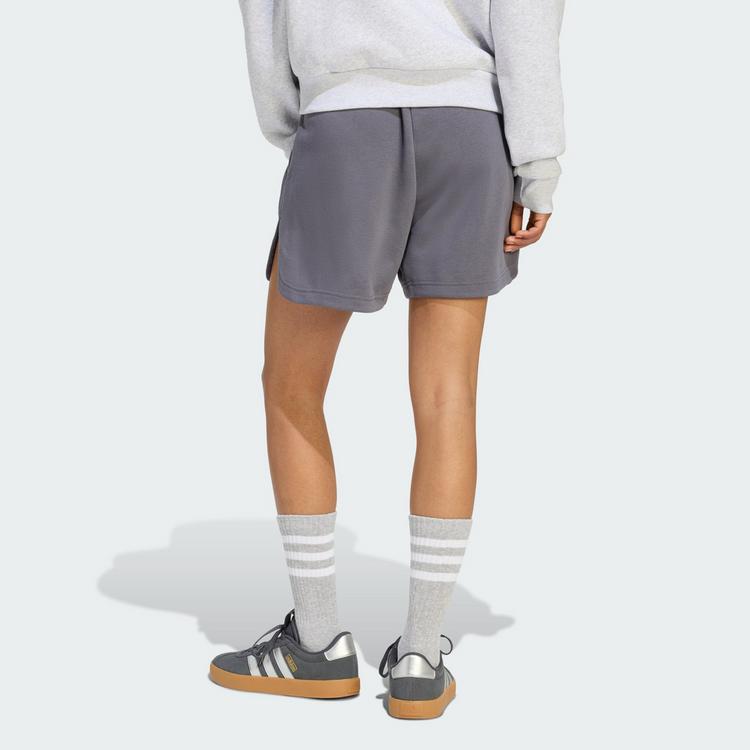 adidas adidas 3-Streifen Studio Fleece Loose Shorts Funktionsshorts Damen - Aurora Onix - 1 | SportScheck