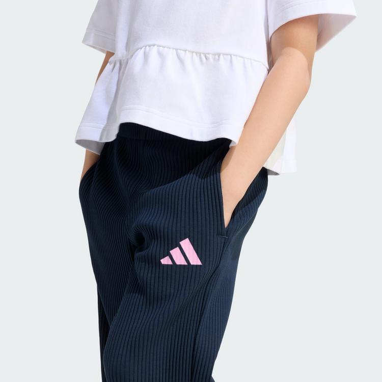 adidas adidas SEASONALS SWEAT RUFFLES SET Trainingsanzug Kinder - White / St Tropic Bloom - 1 | SportScheck