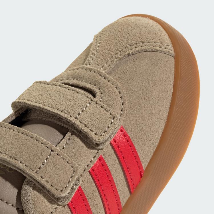 adidas adidas VL Court 3.0 Schuh Sneaker Kinder - Blanch Cargo / Pure Ruby / Gold Metallic - 7 | SportScheck